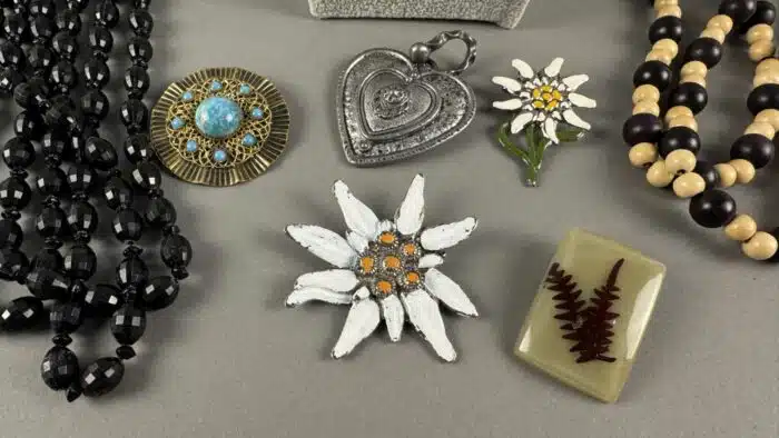 Posten Modeschmuck Ketten und Broschen – Bild 2