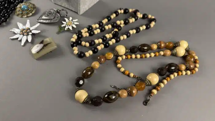 Posten Modeschmuck Ketten und Broschen – Bild 3