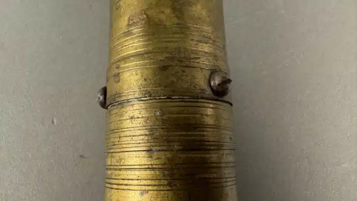 Antike Pfeffer oder Mokka Mühle aus Messing – Bild 3