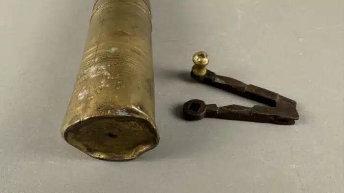 Antike Pfeffer oder Mokka Mühle aus Messing – Bild 6