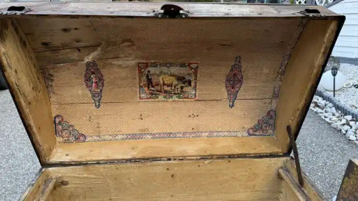 antike Rundbogentruhe – Bild 6
