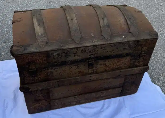 antike Rundbogentruhe – Bild 9
