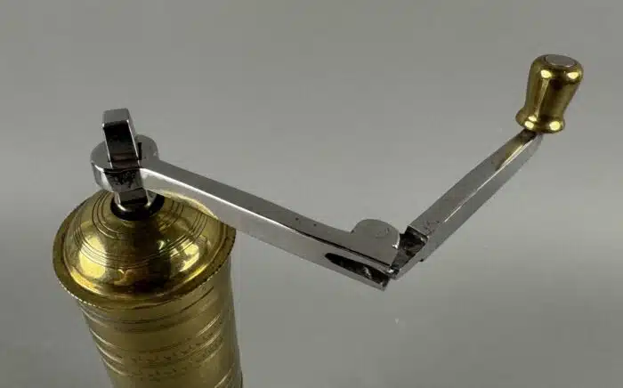 Antike Kaffee Mühle aus Messing  – Bild 2