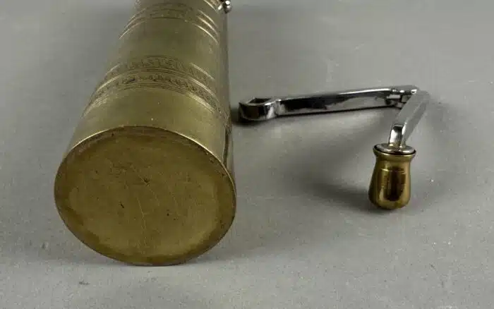 Antike Kaffee Mühle aus Messing  – Bild 5
