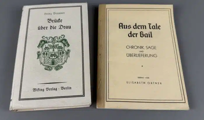 zwei Geschichtsbücher Drautal
