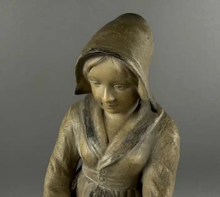 Keramik Figur einer Magd mit Korb – Bild 2