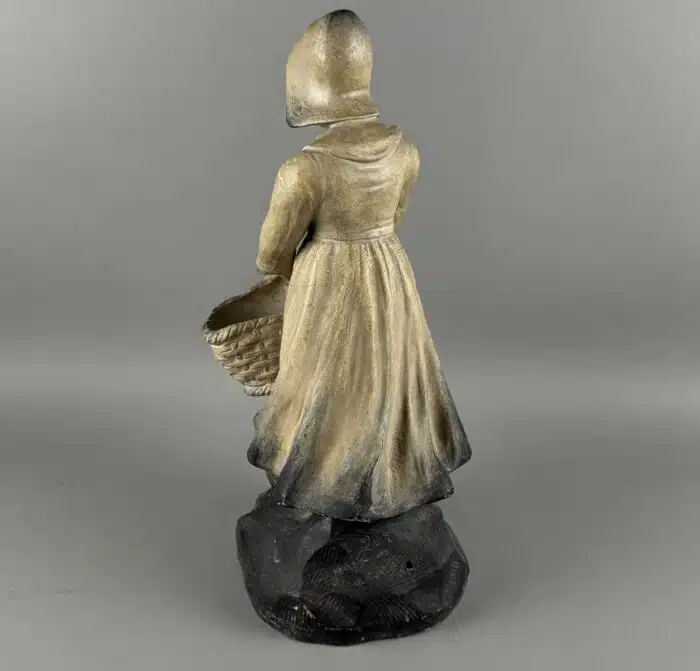 Keramik Figur einer Magd mit Korb – Bild 4