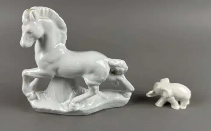 zwei Porzellanfiguren Pferd und Elefant – Bild 2