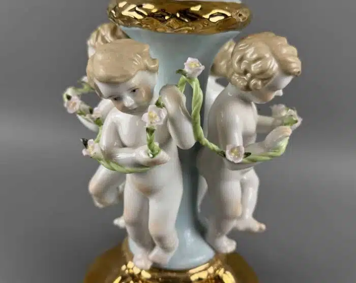 Großer Tafelaufsatz von Neundorf aus dem 19. Jahrhundert mit Putto Blumen Dekor – Bild 3