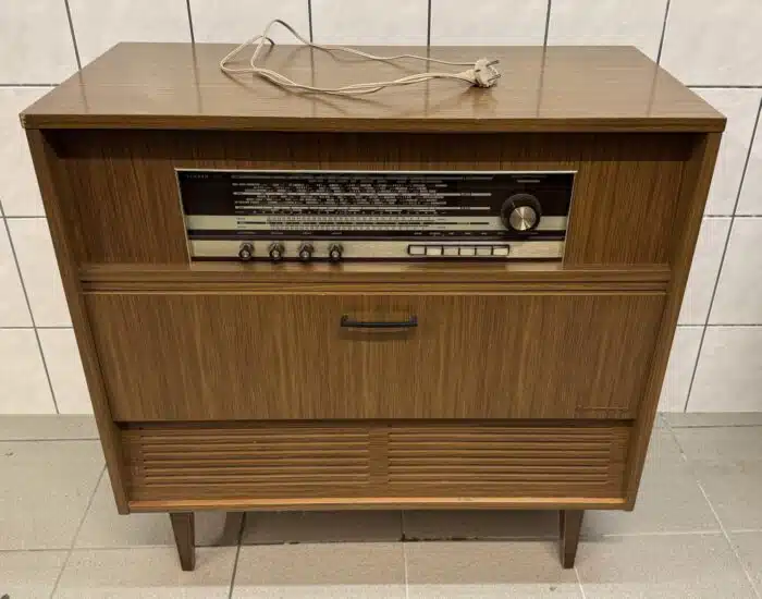 Phonoschrank mit Radio und Plattenspieler 83x24 H 83 cm