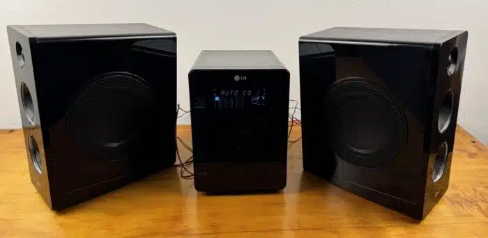 LG Micro Hi-Fi System mit Lautsprechern – Bild 5