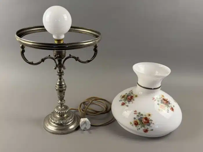 Schwere Vintage Tischlampe mit Glasschirm – Bild 4