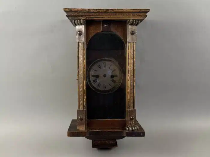 Wanduhr Holzkasten Jahrhundertwende