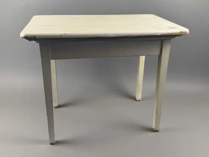 kleiner Retro Holztisch