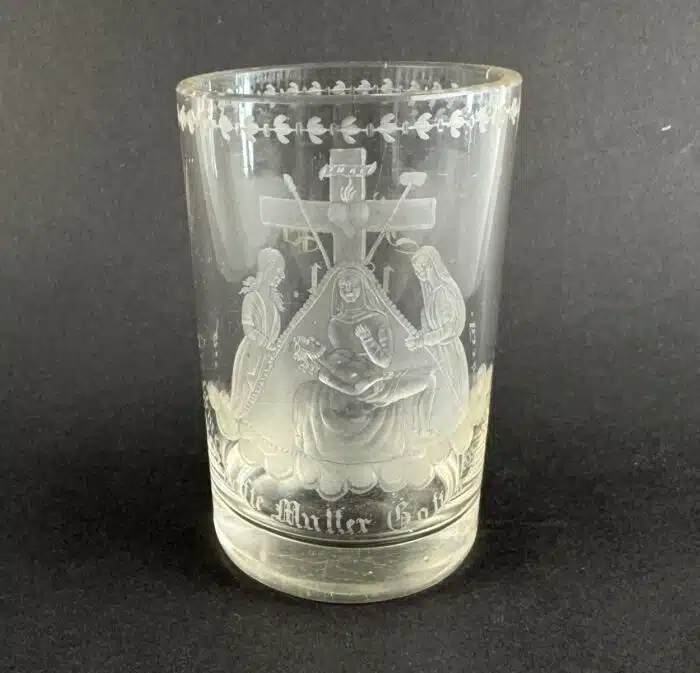 Switbert Lobisser - Aus persönlichem Besitz - Biedermeier-Becher aus 1861 Schmerzhafte  Mutter Gottes H 12 cm