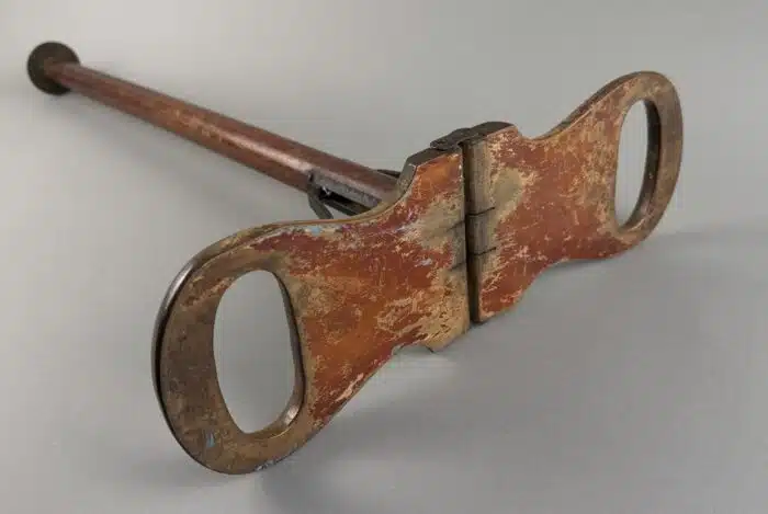 Switbert Lobisser - Aus persönlichem Besitz - Systemstock, Jagdtsitz,  Wanderstock mit klappbarer Sitzfläche, klappbarer Griff, welcher sich zu einem Schemel umfunktionieren lässt, H 69 cm. – Bild 3