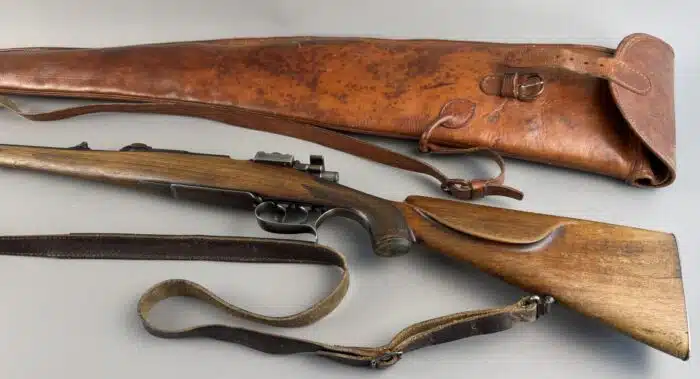 Switbert Lobisser - Aus persönlichem Besitz - Jagdgewehr mit Leder Futteral und Zielfernrohr – Bild 4