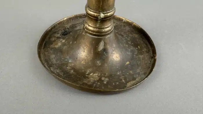 Switbert Lobisser - Aus persönlichem Besitz - Messing Kerzenleuchter H 24 cm – Bild 2