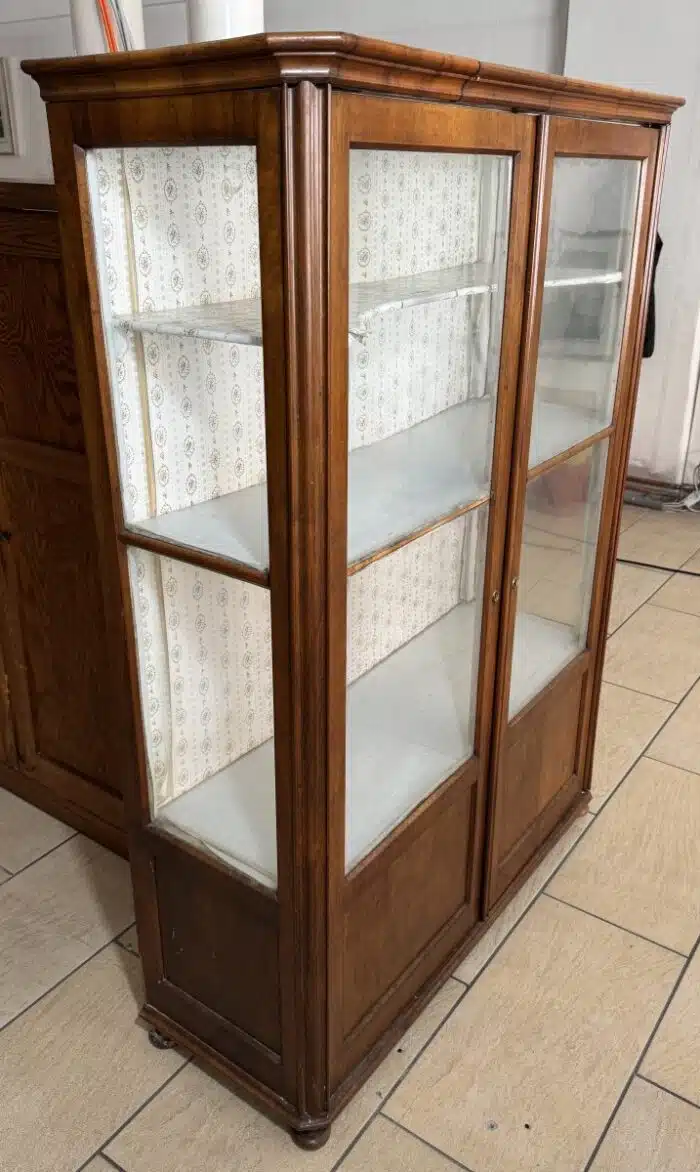 Switbert Lobisser - Aus persönlichem Besitz - Vitrine, Bücherkasten H 146 cm T 39 cm B 108 cm – Bild 3