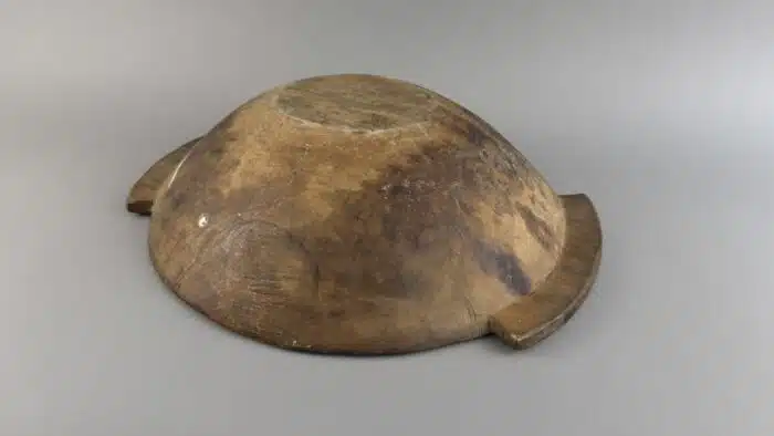 Switbert Lobisser - Aus persönlichem Besitz - Große handgeschnitzte Holzschale, Teigschale um 1900 Dm 47 cm – Bild 3