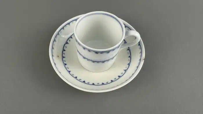 Switbert Lobisser - Aus persönlichem Besitz - Kaffeetasse mit Untertasse Augarten Wien – Bild 3