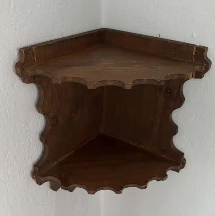 Switbert Lobisser - Aus persönlichem Besitz - Wandregal Eckregal aus Holz H 45 cm Schenkel 26 cm