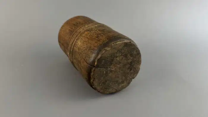 Switbert Lobisser - Aus persönlichem Besitz - Holz Mörser  H 18 cm – Bild 4