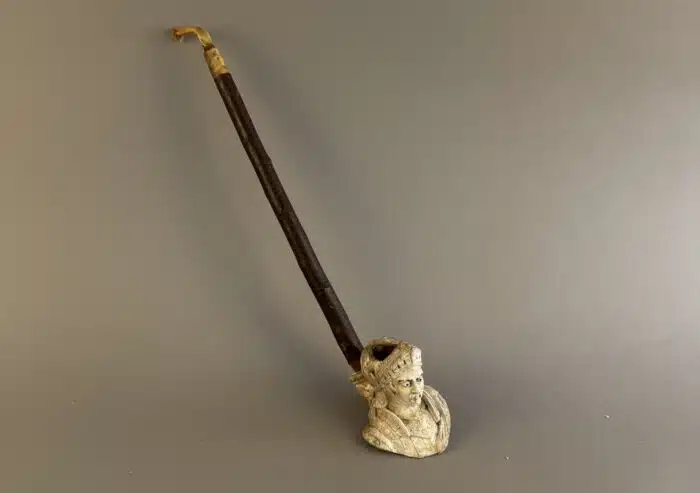 Switbert Lobisser - Aus persönlichem Besitz -  lange Tabakpfeife sogenannte "Deutsche Pfeife",  L 46cm