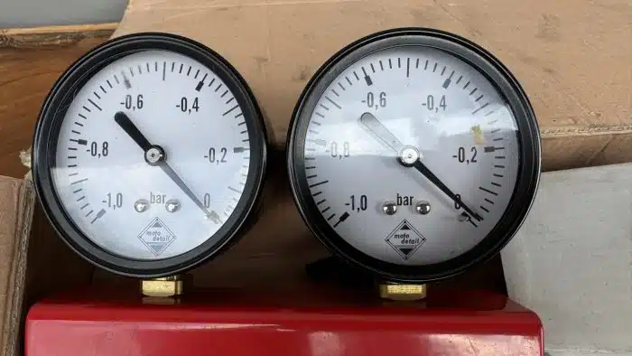 Synchrontester für Vergaser mit zwei Uhren – Bild 3