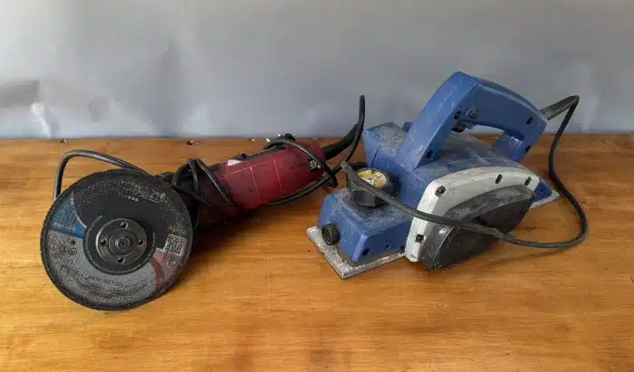 kleiner Winkelschleifer Flex und Elektro Holzhobel