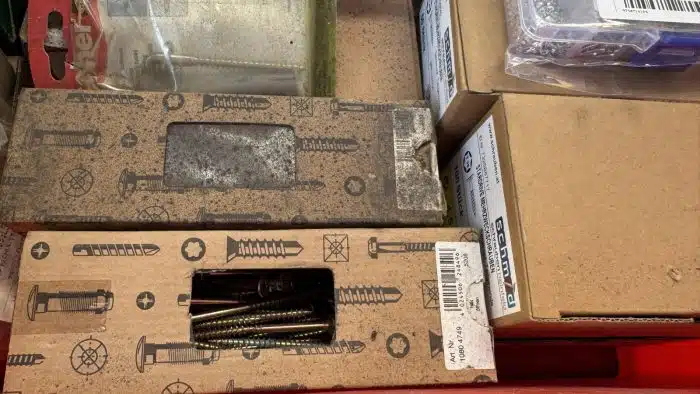 Großer Posten Schrauben in verschiedenen Größen – Bild 4