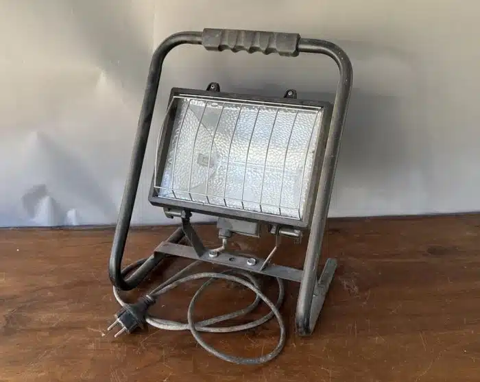 großer Elektro Lichtstrahler