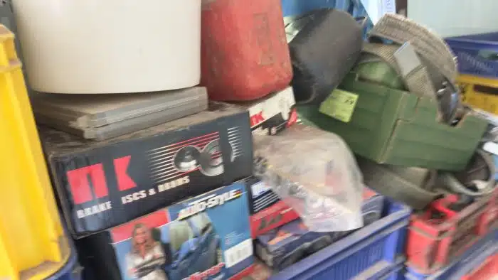 Riesen Posten Rauminhalt - In dem befindet sich KFZ Material, Auto Ersatzteile uvm. und Besichtigung wird empfohlen – Bild 4