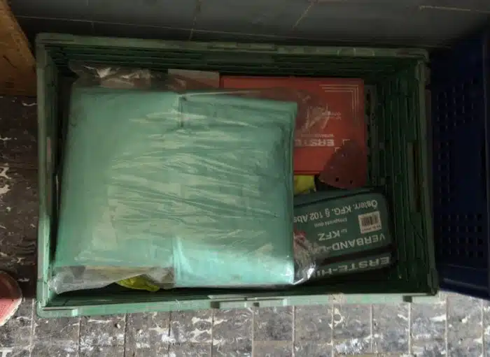 Riesen Posten Rauminhalt - In dem befindet sich KFZ Material, Auto Ersatzteile uvm. und Besichtigung wird empfohlen – Bild 6