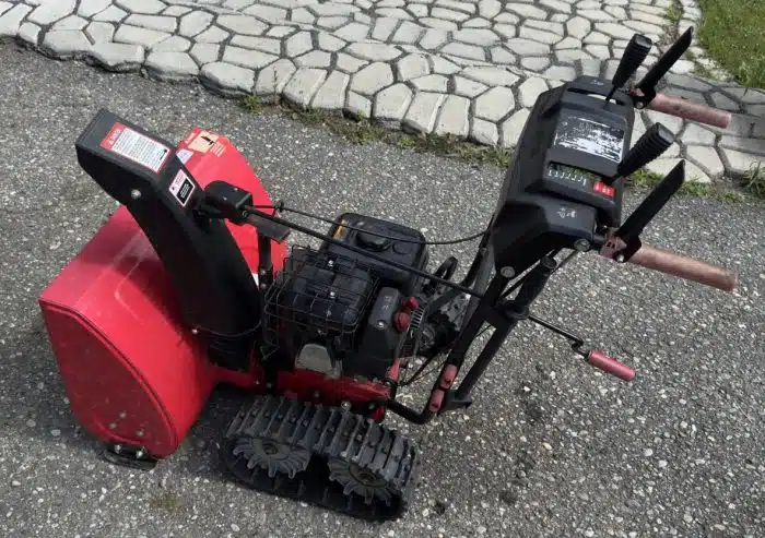 Raupen Schneefräse GB 200 mit 6 Vorwärtsgängen und 2 Rückwärts 4,2 Kw 66 cm Räumbreite 67 Kg. Siehe Video