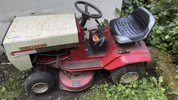Rasenmähertraktor Aufsitzmäher Mäher Traktor Yard-Man Orginal Batterie leer