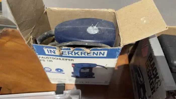Posten Werkzeug - Hobel, Maschinenschraubstock, Faustsschleifer, Holz Reparaturset uvm. siehe Bilder – Bild 3