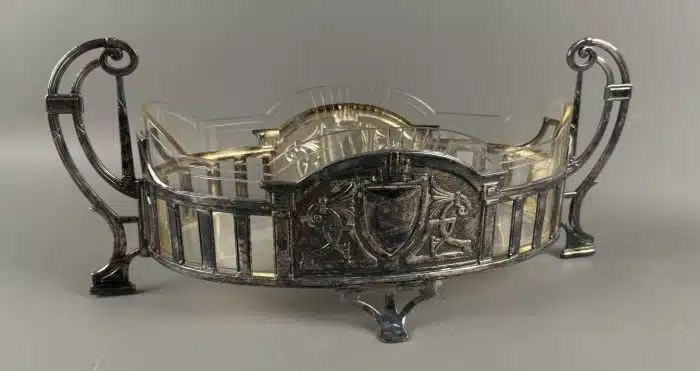 Jugendstil Jardiniere Metall,  farblose Glasschale, Höhe 18 cm, Länge 42 cm