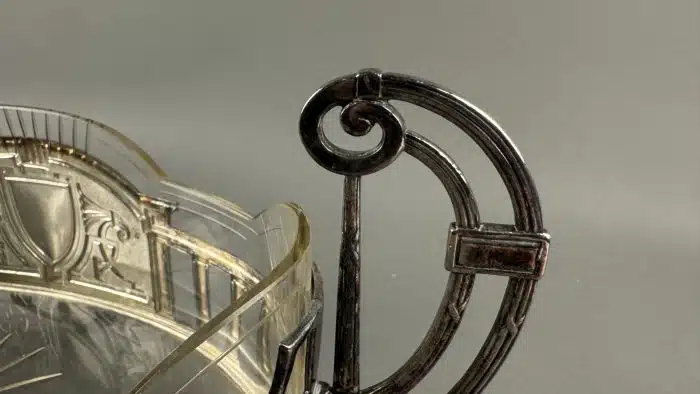 Jugendstil Jardiniere Metall,  farblose Glasschale, Höhe 18 cm, Länge 42 cm – Bild 4