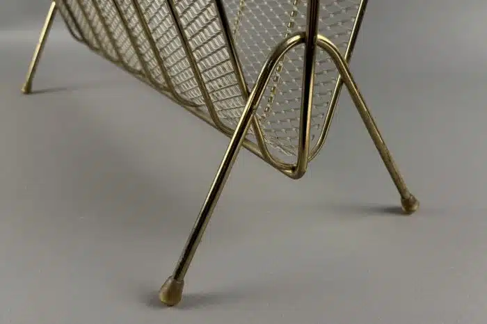 Skandinavischer Mid-Century Zeitungsständer, 1950er Metall L 45 H 43 cm – Bild 4