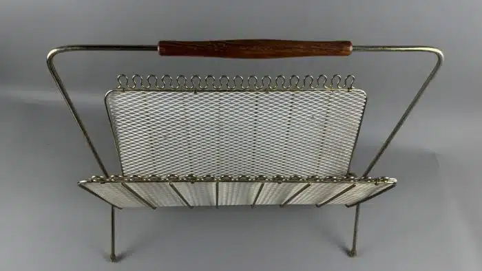 Skandinavischer Mid-Century Zeitungsständer, 1950er Metall L 45 H 43 cm – Bild 7