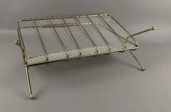Skandinavischer Mid-Century Zeitungsständer, 1950er Metall L 45 H 43 cm – Bild 8