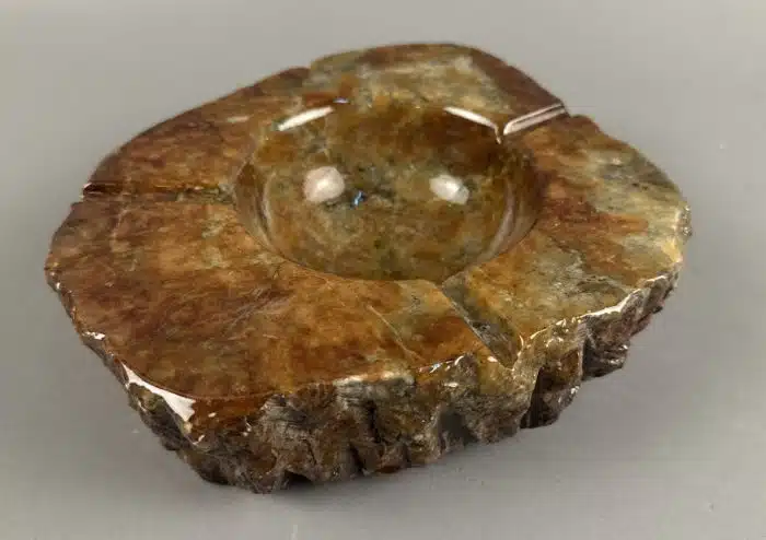 Aschenbecher aus ockerfarbenem Alabaster um 1970