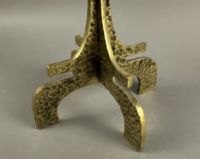 Brutalistischer, skulpturaler Messing Kerzenständer 50 -60er vieleicht Goll mit Kerze H 33 cm – Bild 5