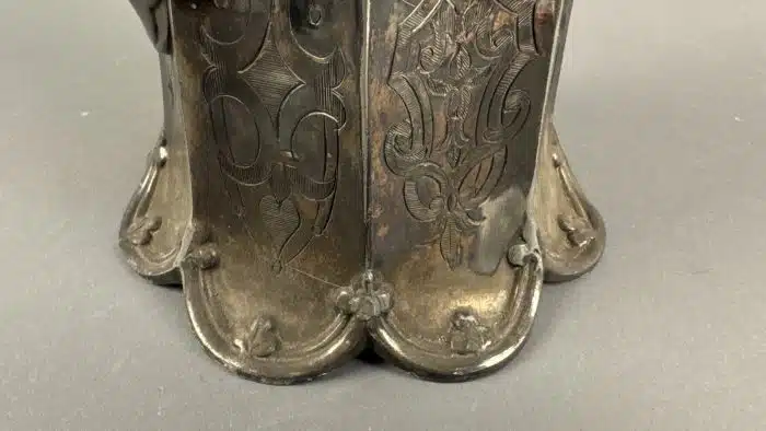 Versilberte englische Teekanne von James Dixon & Sons, um 1900 Hergestellt im Vereinigten Königreich H 29 cm – Bild 4