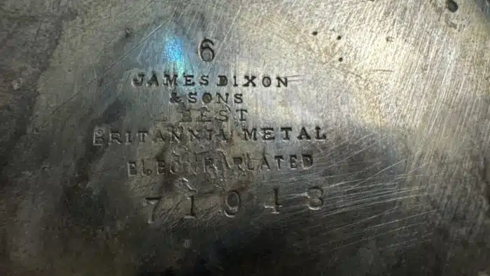 Versilberte englische Teekanne von James Dixon & Sons, um 1900 Hergestellt im Vereinigten Königreich H 29 cm – Bild 6