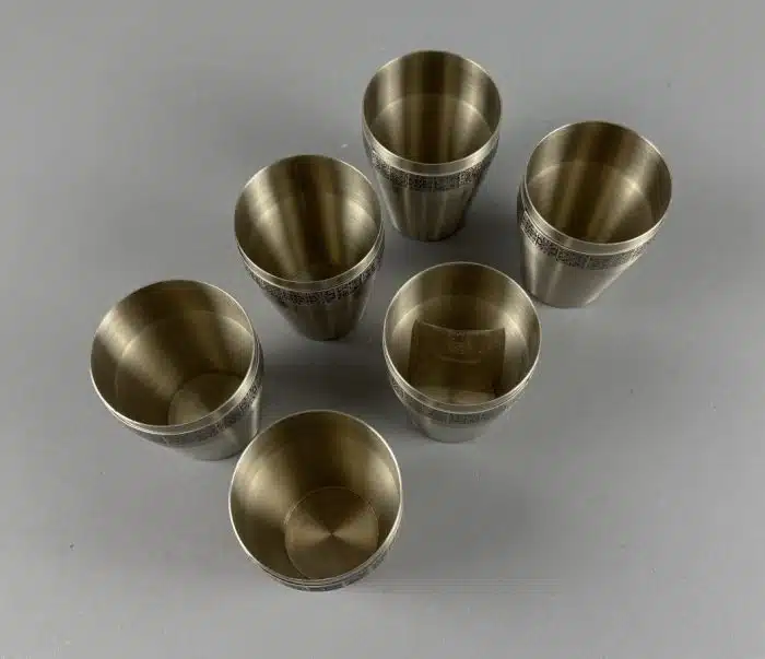 6 Stk. Schnaps Spirituosenbecher - umlaufendes, ornamentales Band H 11 cm – Bild 2
