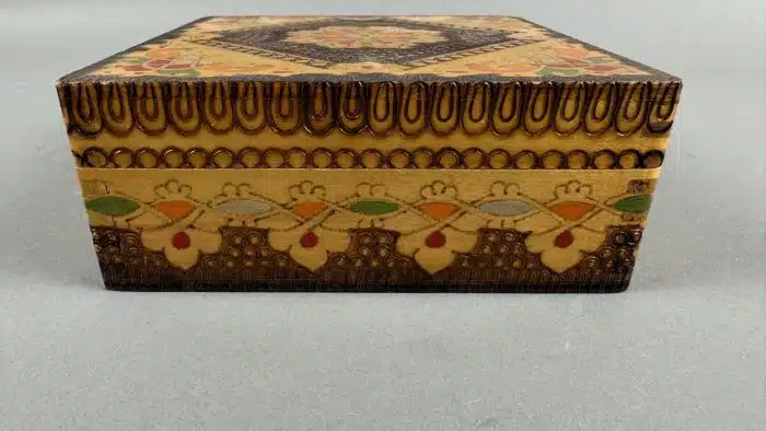 Schatzkiste aus Holz  14x14 cm H 6 cm – Bild 3
