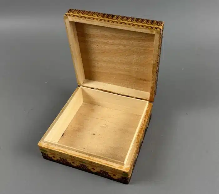 Schatzkiste aus Holz  14x14 cm H 6 cm – Bild 4