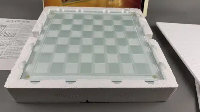 Glas - Schachspiel  Das Spiel besteht aus einer transparenten Glasplatte (Schachbrett) sowie edlen, satinierten und klaren Glasfiguren – Bild 5